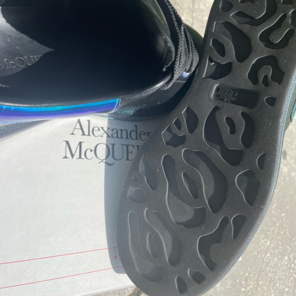 Alexander McQueen Black Perlecent - Picture 9 of 9